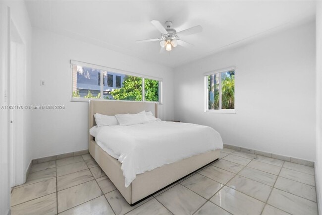 Building Photo - 205 N Hibiscus Dr