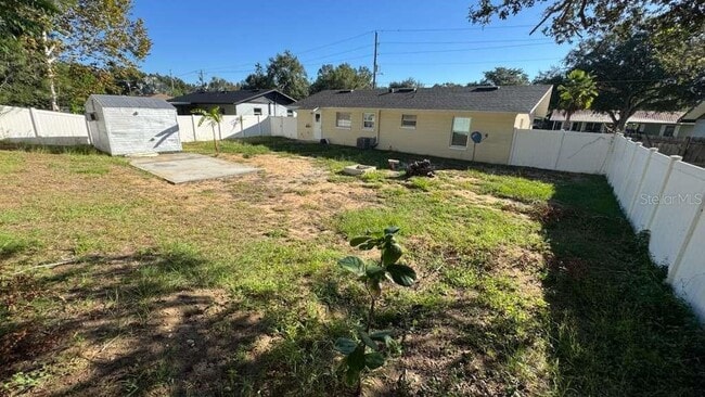 Building Photo - 545 Oak Dr