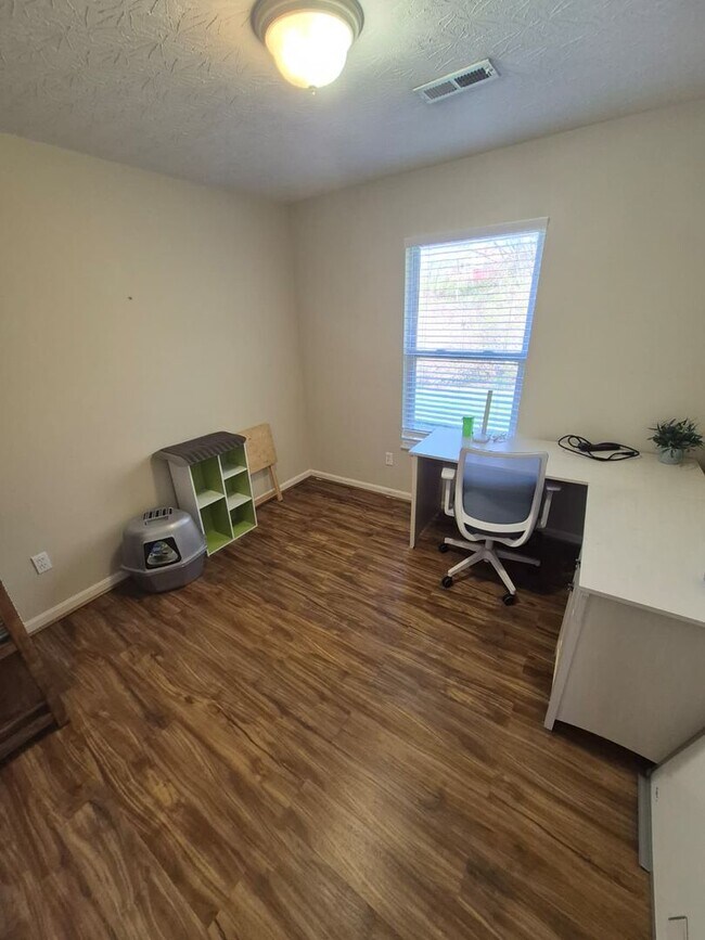 Building Photo - 40 Nicole Dr