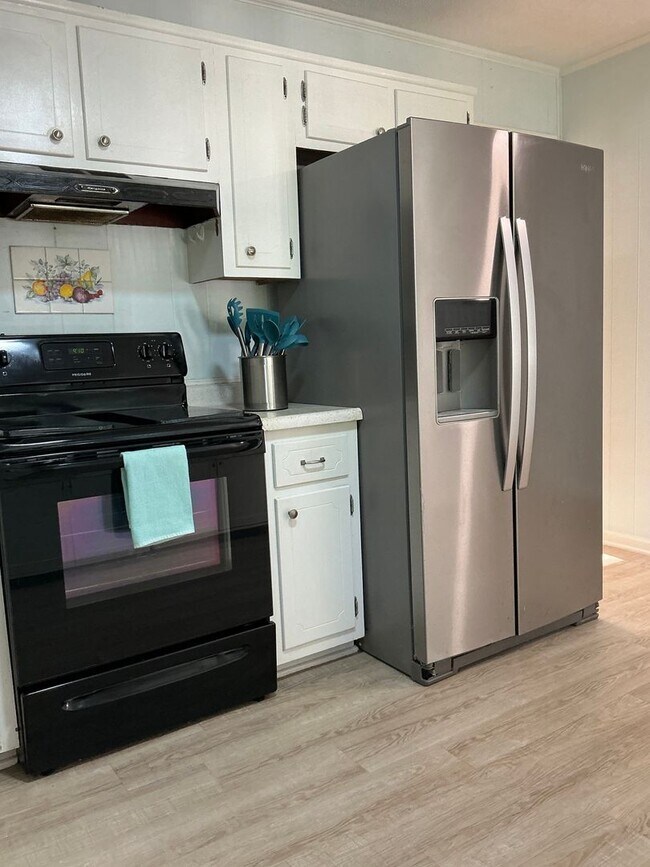 Building Photo - 3 BR/ 2 BA Close to Downtown Watkinsville & Wire Park!