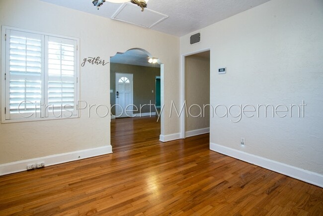 Building Photo - Cute 3/3 Home Near Sodo
