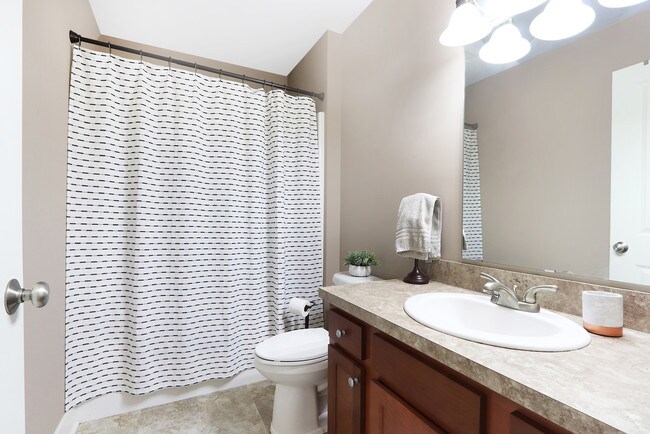 Building Photo - 935 Calvary Ave NW