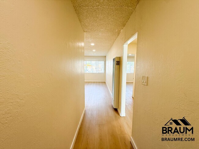 Building Photo - 4636 Laurel Canyon Blvd