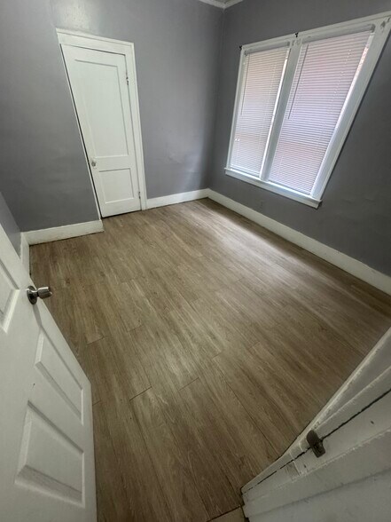 Building Photo - 11346 Belleterre St