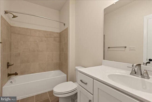 Building Photo - 264 W Ashland St