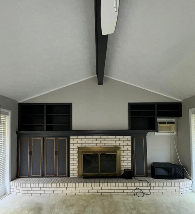 Building Photo - 3 Bed 2 Bath Brick Home