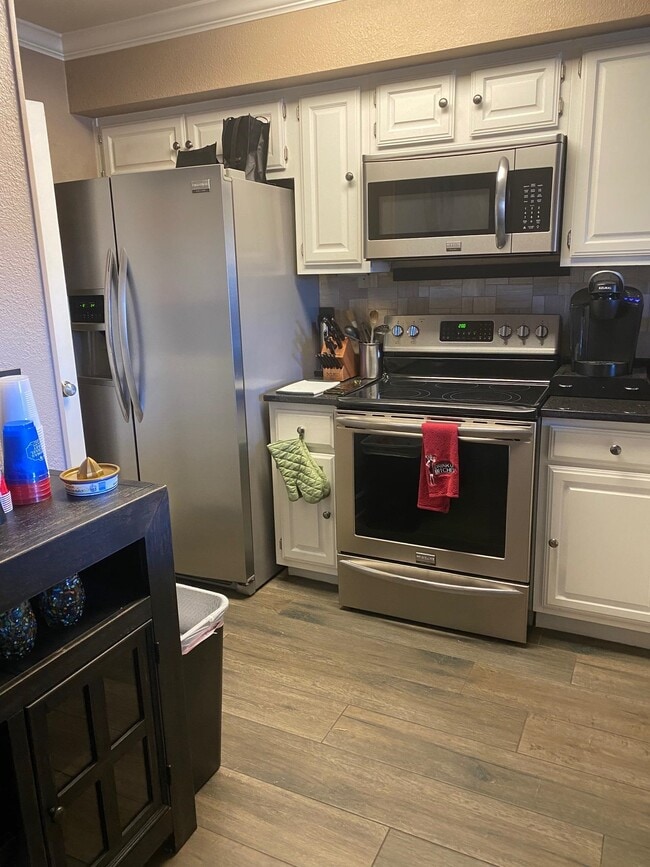 Building Photo - 509 Short Circuit