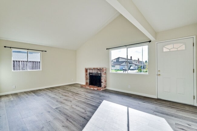 Building Photo - Modernized Fremont Gem: 3BR/2BA with Designer Finishes & Gated Backyard