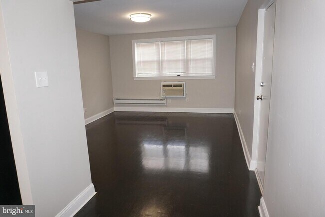 Building Photo - 210 Trinity Ave