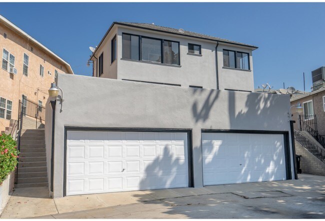 Building Photo - 5623-5633 Venice Blvd.