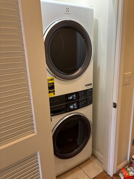 Laundry machine (brand new) - 6123 S Kimbark Ave