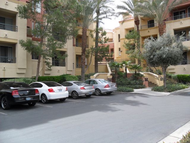 Building Photo - Meridian - Unfurnished 1 Bed|1 Bath Luxury Condo with Main Pool View.