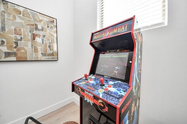 Building Photo - 2524 Live Oak St