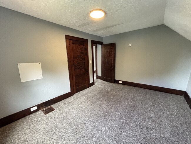 Building Photo - 934 Green Ave SW