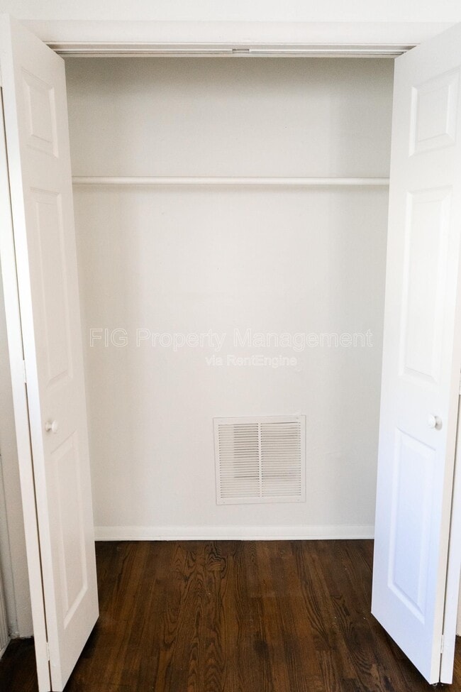 Building Photo - 2638 Dexter Ln