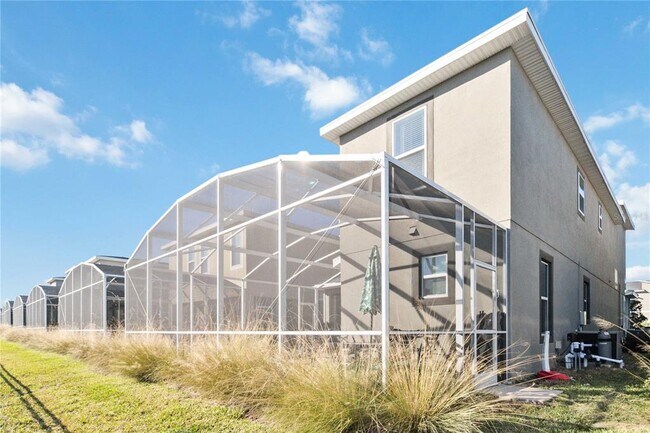 Building Photo - 1009 LEADER