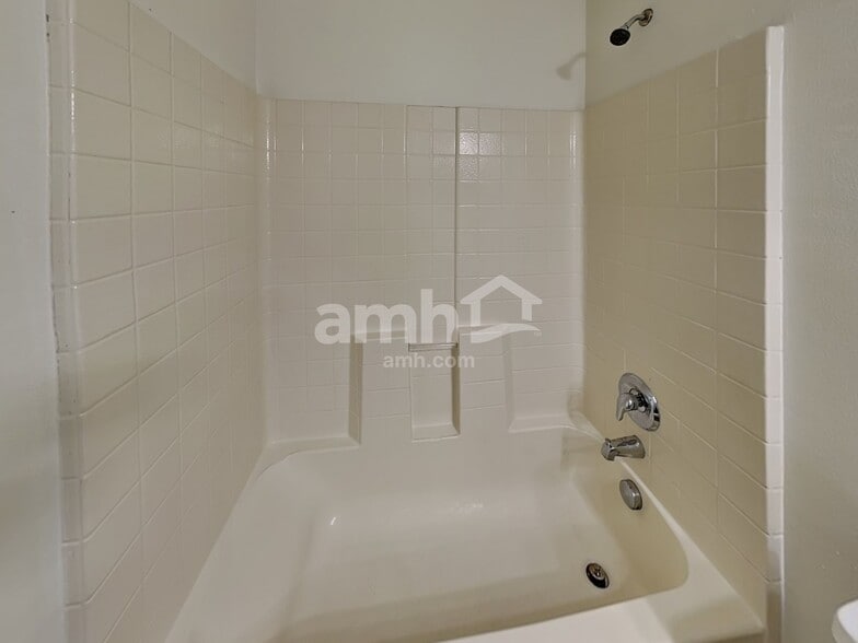 Building Photo - 1234 SW Alesio Ln