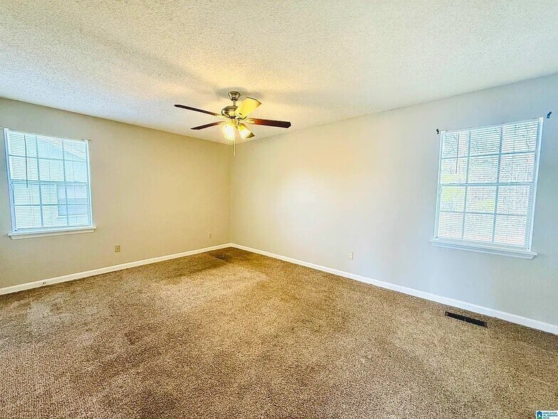 Building Photo - 6915 Eagle Ridge Dr