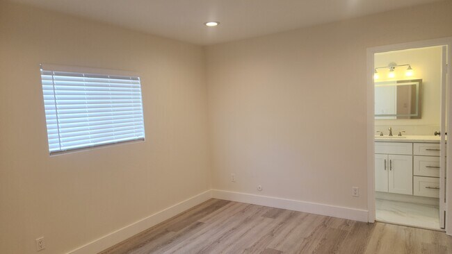 Building Photo - 18009 Bullock St