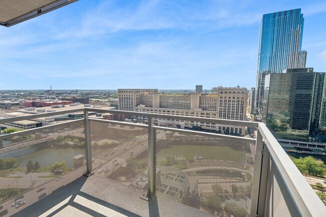 Building Photo - 235 W Van Buren St