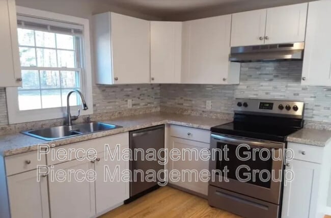 Building Photo - 9 Bayberry Ln