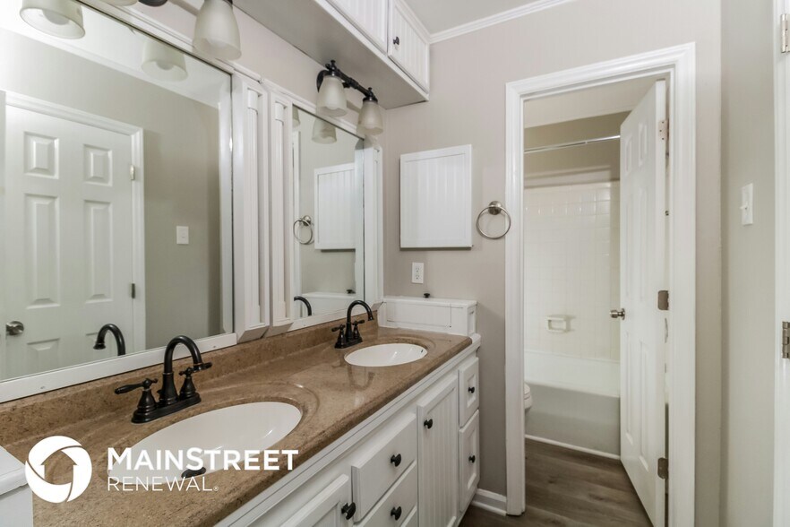 Building Photo - 411 Grenham Rd