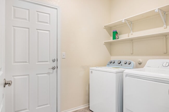 Building Photo - 805 Sandhill Branch Dr