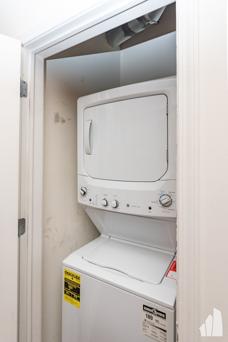 Building Photo - 1464 S Michigan Ave