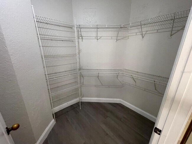 Building Photo - 3349 S Kirkman Rd