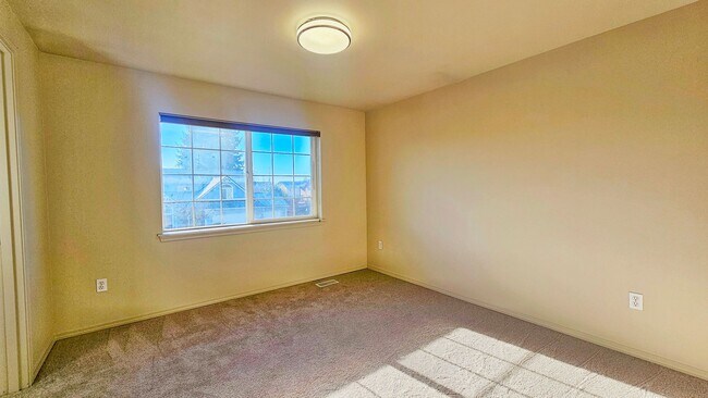 Building Photo - Beautiful 5 bed 2.5 Bath Home in Renton Highlands