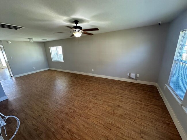 Building Photo - 1051 Grassy View Dr