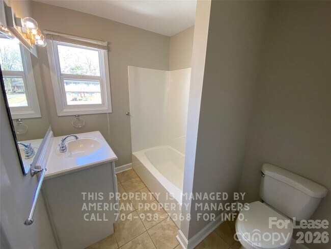 Building Photo - 1111 Arbor Dr