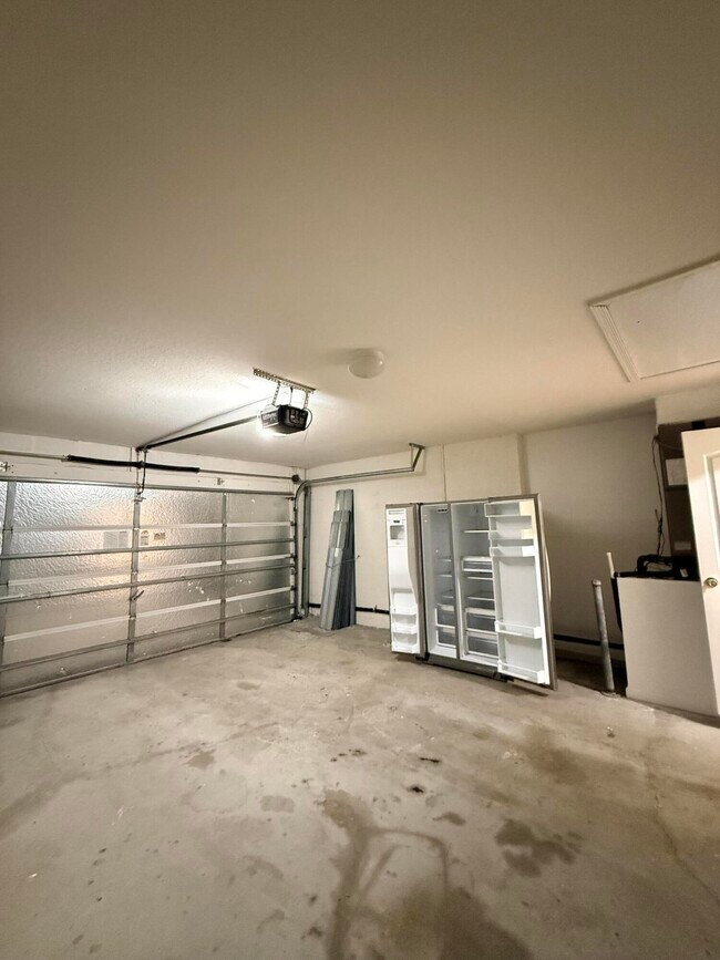 Building Photo - 449 SW Dagget Ave