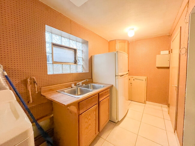 Building Photo - 4716 Thatcher Ave