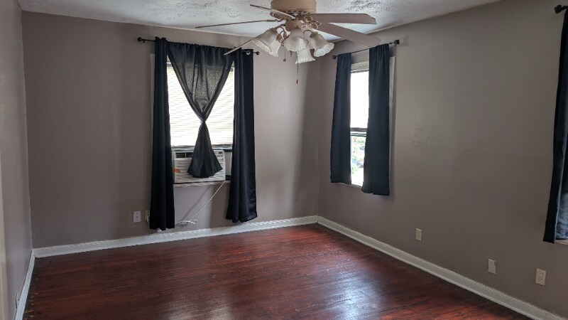 Building Photo - 119 13th St N