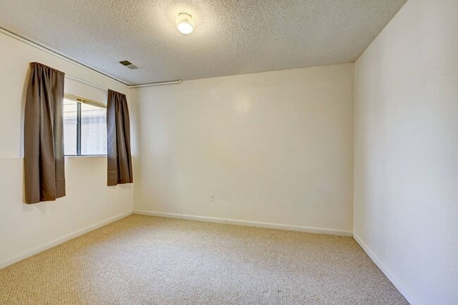 Building Photo - $2,350 - 2 Bed, 2 Bath Townhome in Lakewoo...
