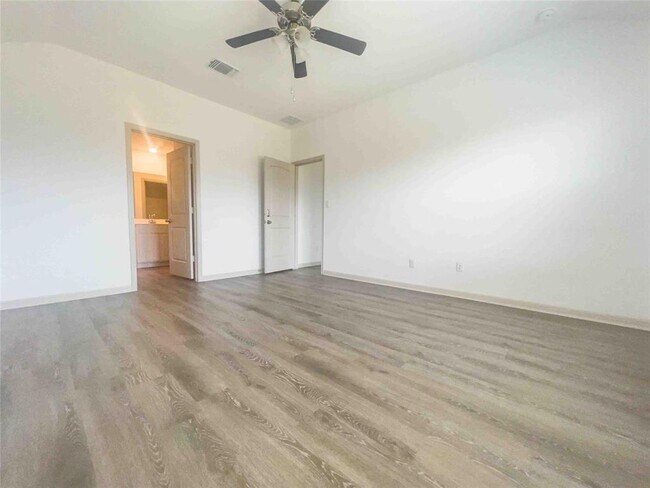 Building Photo - 116 Sweetwater Crk Ln