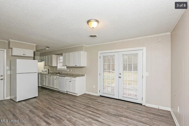 Building Photo - 3102 Longwood Dr