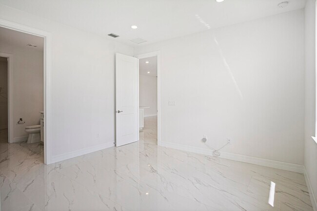 Building Photo - 10353 SW Captiva Dr