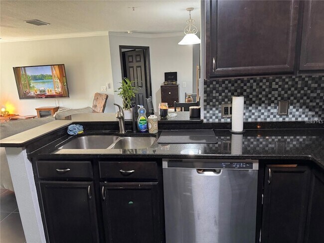 Building Photo - 1950 Summer Club Dr