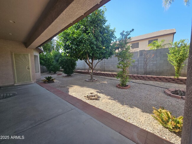 Building Photo - 12815 W Mulberry Dr