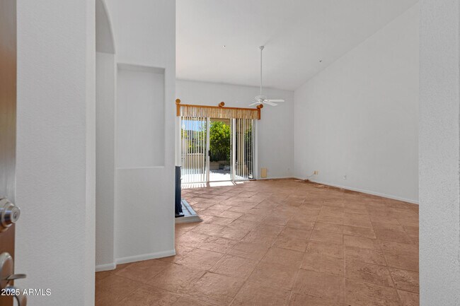 Building Photo - 8917 E Maple Dr