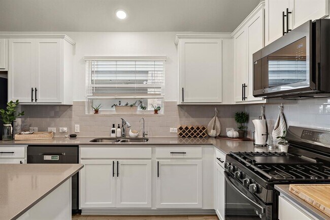 Building Photo - 424 Sebring Cir