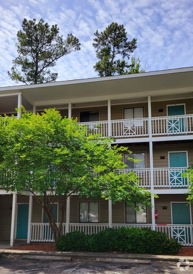 Building Photo - Seahawk Square - MOVE IN NOW! 1BD/1BA