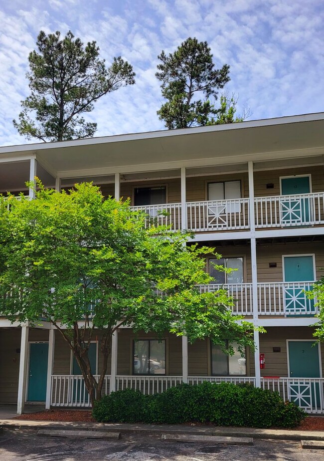 Primary Photo - Seahawk Square - MOVE IN NOW! 1BD/1BA