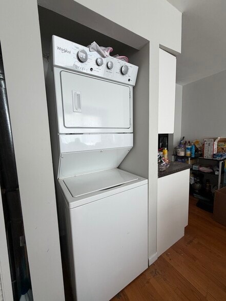 Building Photo - 6535 N Mozart St