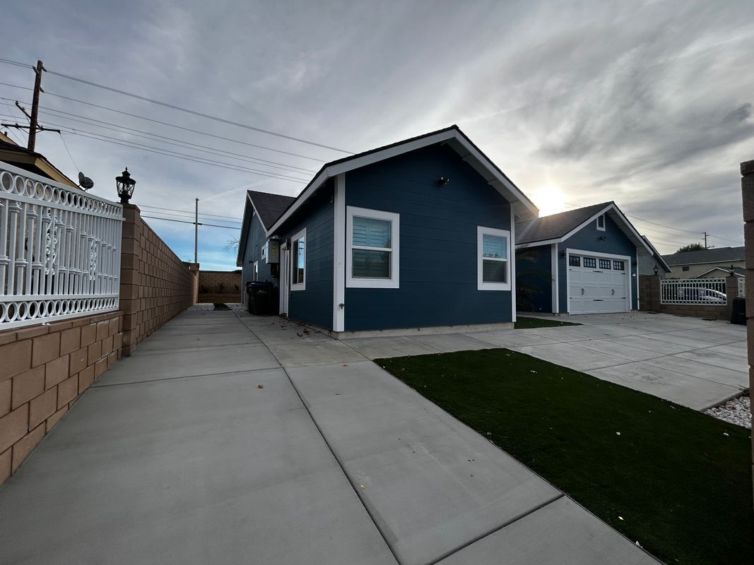 Building Photo - 3838 Balmont St