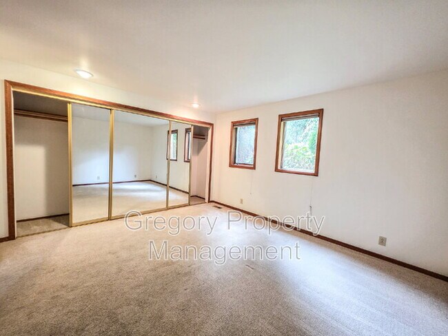 Building Photo - 4155 West Lake Sammamish Pkwy NE
