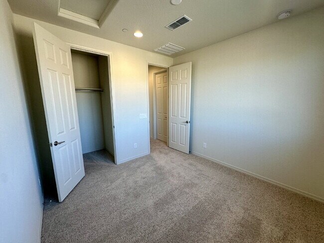 Building Photo - 13726 W Whisper Rock Trail