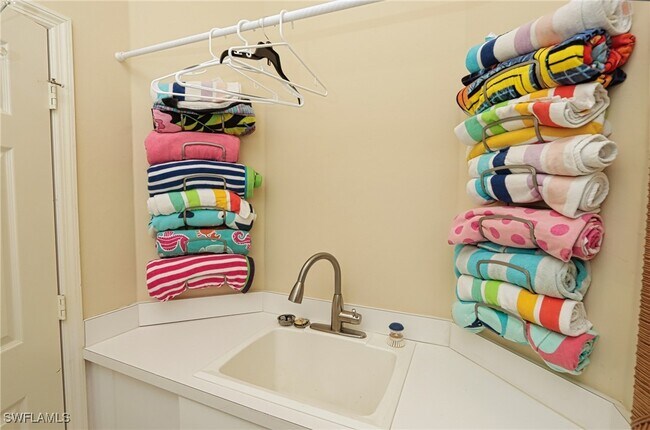 Building Photo - 400 L'Ambiance Cir